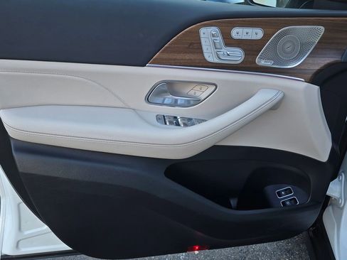 Used 2025 Mercedes-Benz GLE 450e 4MATIC image 11