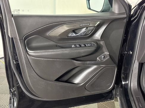 Used 2024 GMC Terrain SLT AWD/4WD image 10