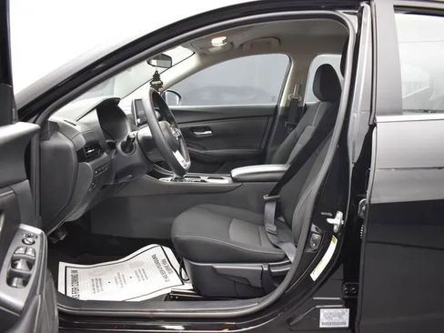 Used 2025 Nissan Sentra SV image 14