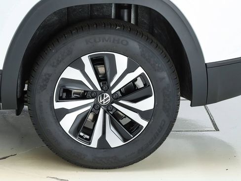 New 2026 Volkswagen Atlas Cross Sport SE image 43