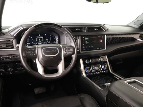 Used 2024 GMC Yukon XL Denali w/ Denali Reserve Package AWD/4WD image 2