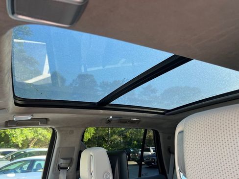 Used 2022 Cadillac Escalade Premium Luxury Platinum w/ Heavy-Duty Trailer Package AWD/4WD image 10