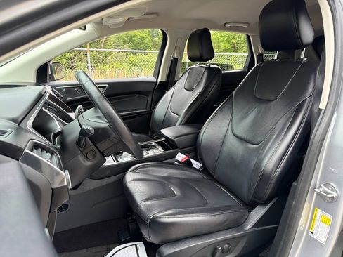 Used 2020 Ford Edge Titanium FWD image 24