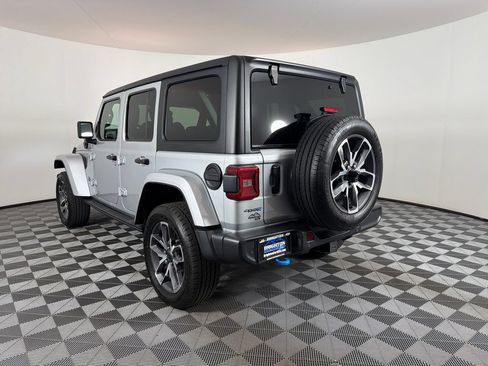 Used 2024 Jeep Wrangler Unlimited w/ Convenience Group AWD/4WD image 5