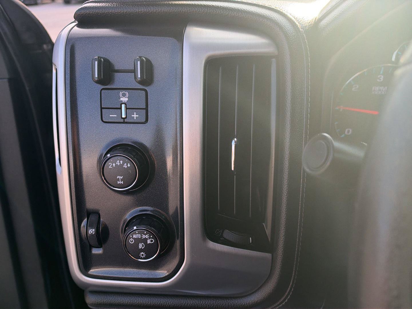 Used 2017 GMC Sierra 2500 SLE w/ HD SLE Preferred Plus Package AWD/4WD image 56