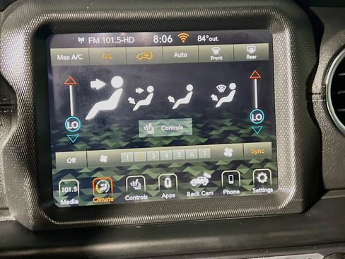Used 2023 Jeep Wrangler Unlimited Sahara w/ Cold Weather Group AWD/4WD image 26