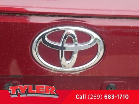 Used 2021 Toyota RAV4 XLE w/ Convenience Package AWD/4WD image 15