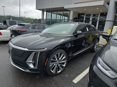Used 2026 Cadillac Lyriq Signature Luxury w/ Nappa Leather Package AWD/4WD image 1