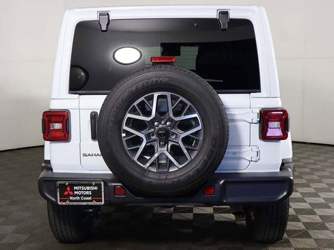 Used 2025 Jeep Wrangler Unlimited Sahara AWD/4WD image 10