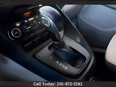 Used 2019 Ford Transit Connect XLT image 19