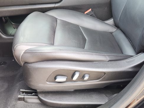 Used 2018 Cadillac XT5 Premium Luxury image 36