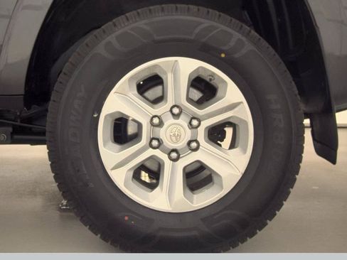 Used 2021 Toyota 4Runner SR5 AWD/4WD image 21