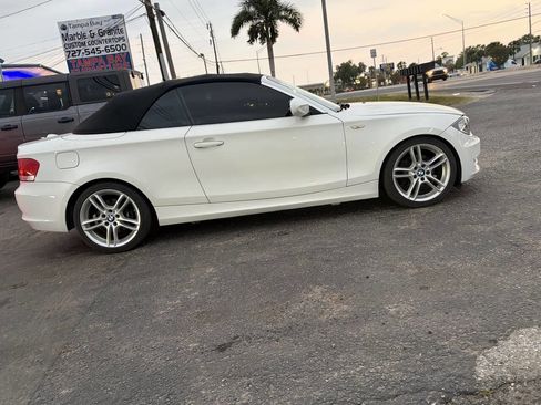 Used 2011 BMW 128i Convertible image 4