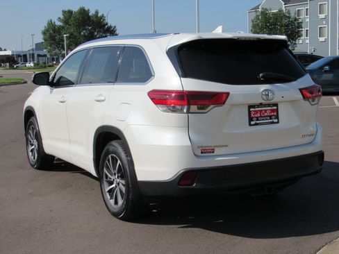 Used 2017 Toyota Highlander XLE w/ Carpet Mat Package AWD/4WD image 8
