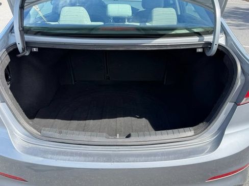 Used 2017 Hyundai Elantra SE w/ SE A/T Tech Package 03 FWD image 13
