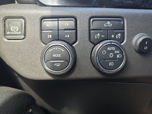 Used 2023 Chevrolet Silverado 1500 LT Trail Boss w/ Protection Package AWD/4WD image 25