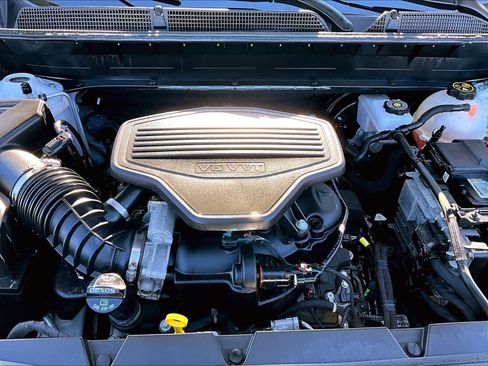 Used 2023 GMC Acadia SLT w/ Elevation Edition image 31