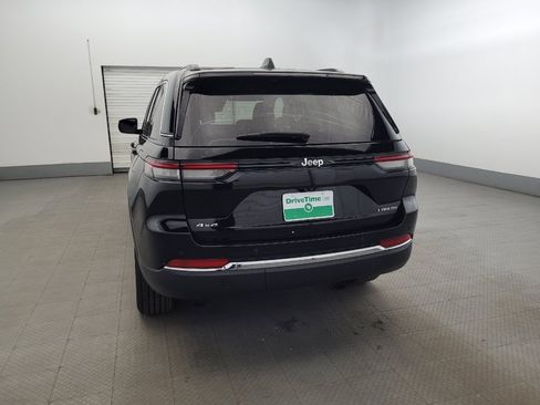 Used 2023 Jeep Grand Cherokee Laredo w/ Luxury Tech Group I AWD/4WD image 6