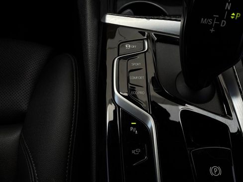 Used 2021 BMW 530i w/ Premium Package RWD image 28