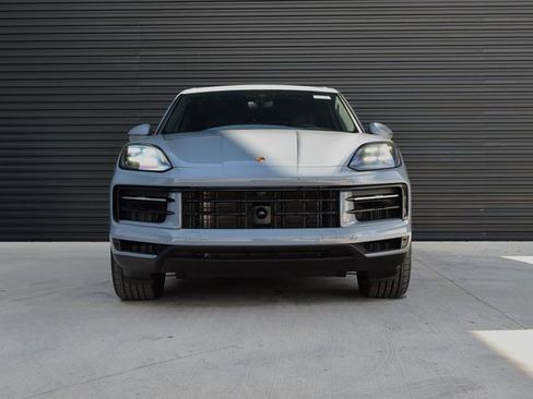 Certified 2025 Porsche Cayenne image 10