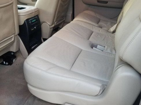 Used 2011 Cadillac Escalade ESV Luxury image 7