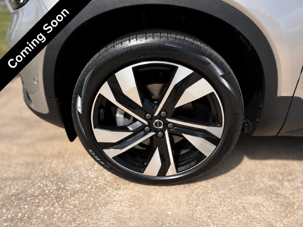 Certified 2024 Volvo XC40 B5 Ultimate AWD/4WD image 12