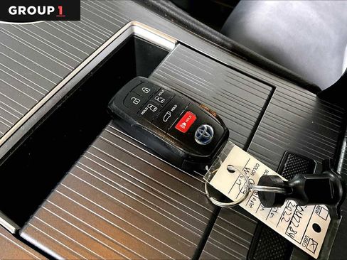 Certified 2022 Toyota Sienna XLE Woodland Edition image 15