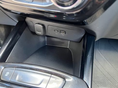 Used 2024 Chevrolet Trax RS FWD image 29
