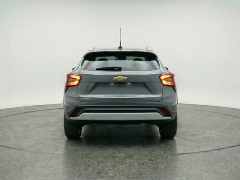 Used 2025 Chevrolet Trax LT w/ LT Convenience Package image 7