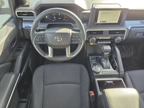 Certified 2025 Toyota Tacoma SR5 AWD/4WD image 34
