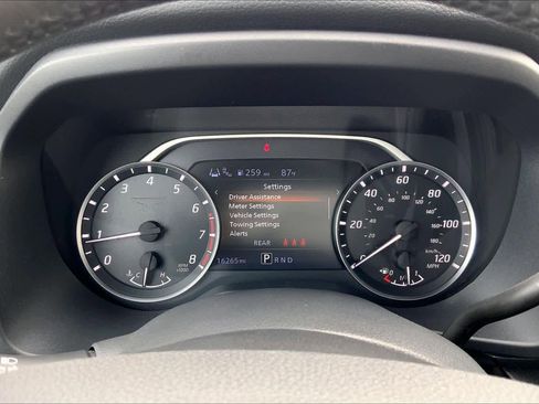 Used 2024 Nissan Titan SV RWD image 25