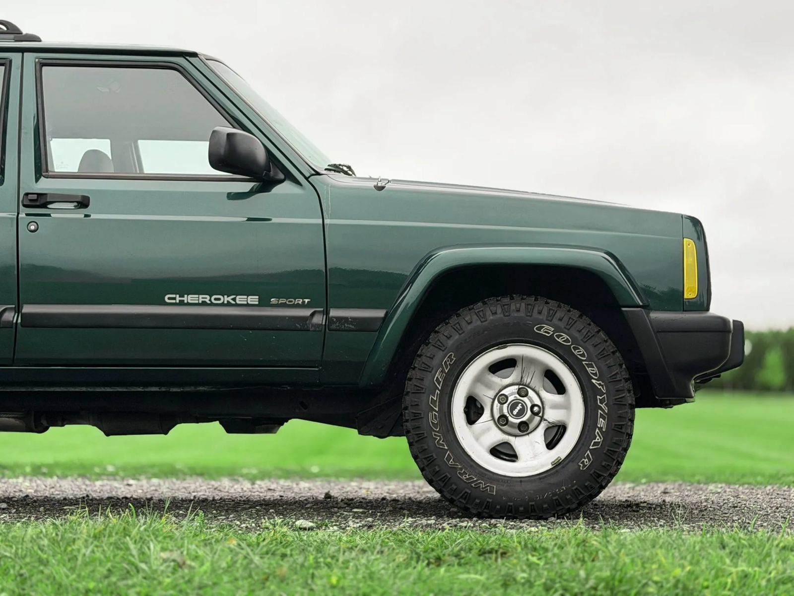 Used 1999 Jeep Cherokee 4WD 4-Door image 9