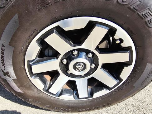 Used 2018 Toyota 4Runner TRD Off-Road Premium image 15