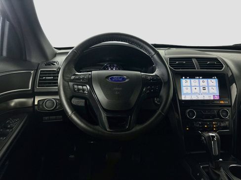 Used 2018 Ford Explorer XLT w/ Equipment Group 202A FWD image 22