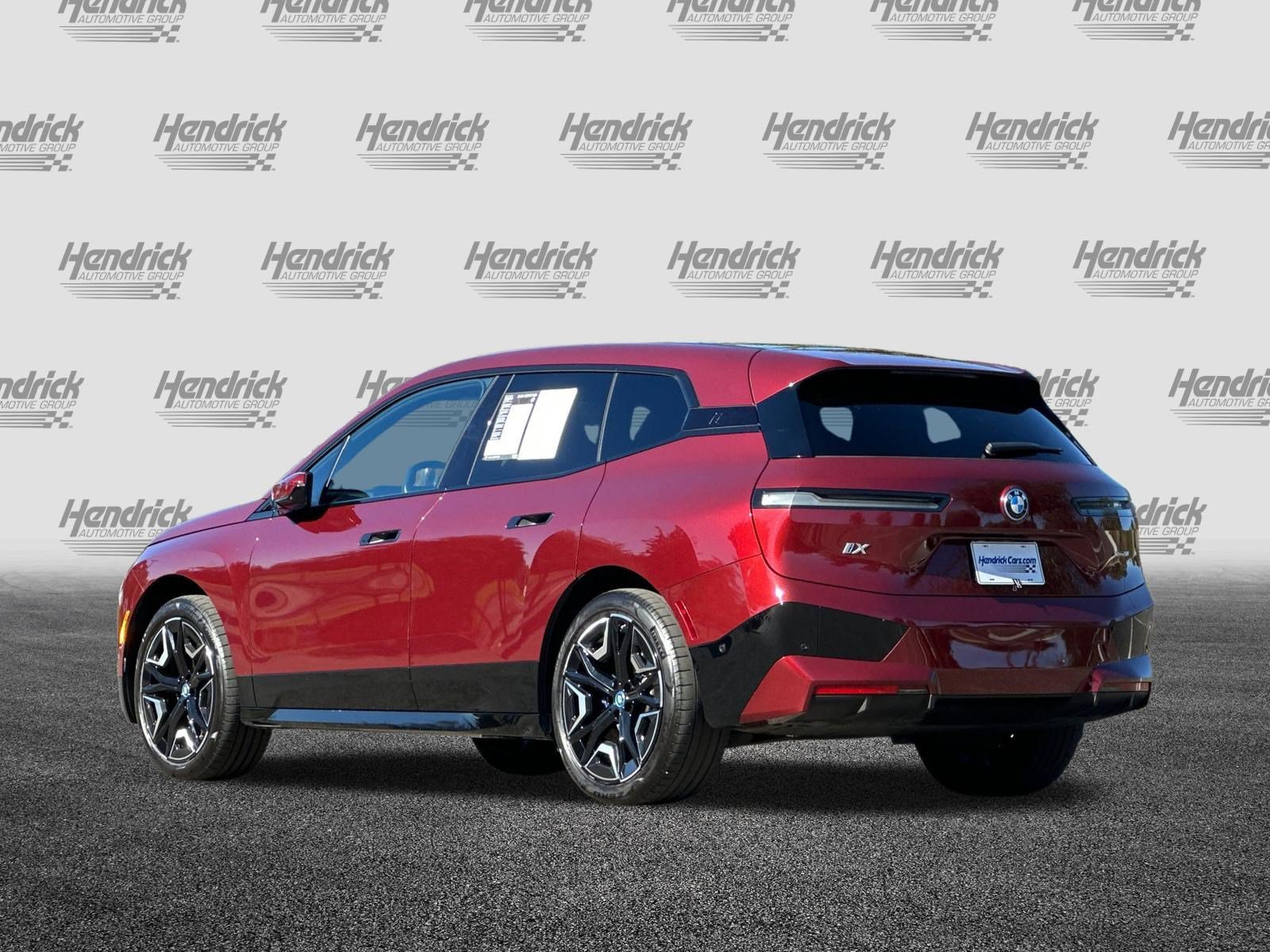 Used 2024 BMW iX xDrive50 w/ Premium Package AWD/4WD image 7