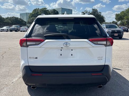 Used 2025 Toyota RAV4 XLE AWD/4WD image 11