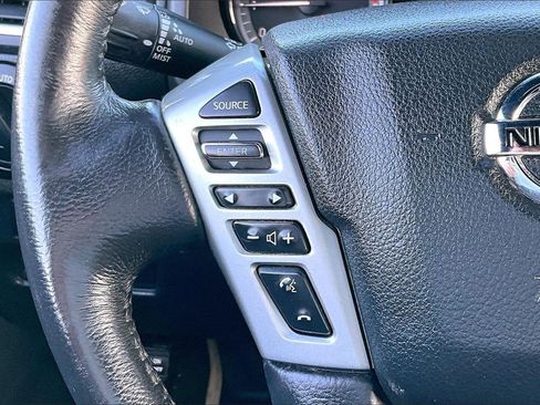 Used 2018 Nissan Titan SV image 12