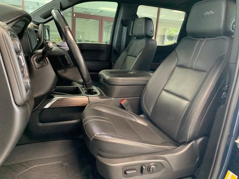 Used 2020 Chevrolet Silverado 1500 High Country w/ Technology Package AWD/4WD image 9