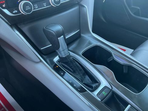 Used 2018 Honda Accord EX image 32