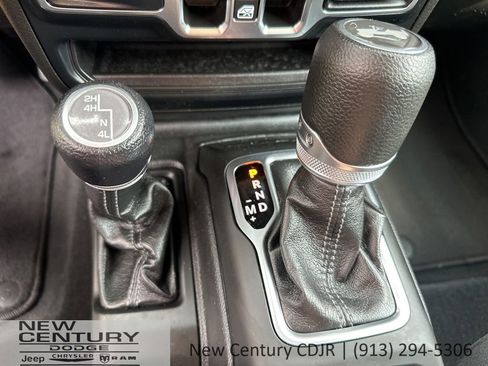 Used 2024 Jeep Wrangler Unlimited Sport AWD/4WD image 40