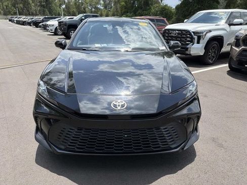 Certified 2025 Toyota Camry SE FWD image 6