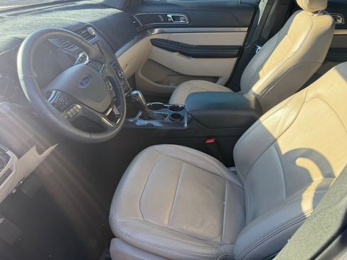 Used 2018 Ford Explorer XLT w/ Equipment Group 202A image 5