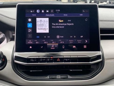 Certified 2023 Jeep Compass Limited image 10