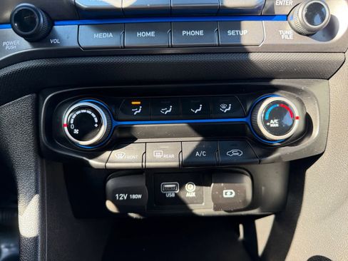 Used 2020 Hyundai Veloster 2.0 image 24