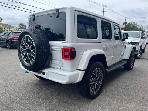 Used 2022 Jeep Wrangler Unlimited Sahara AWD/4WD image 3