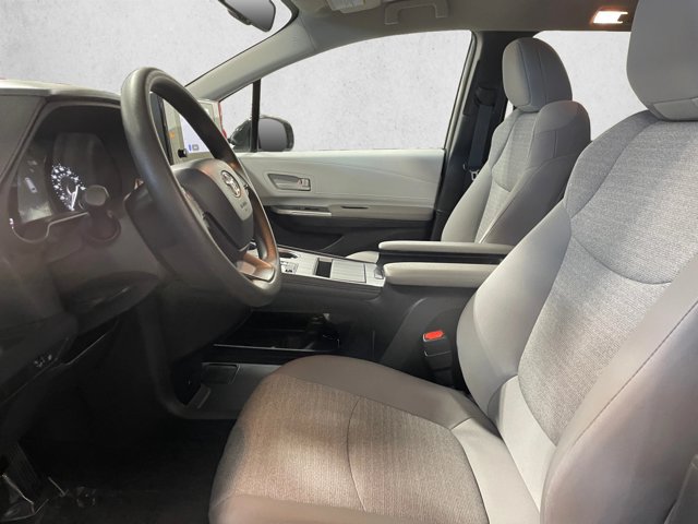 Used 2026 Toyota Sienna LE FWD image 16