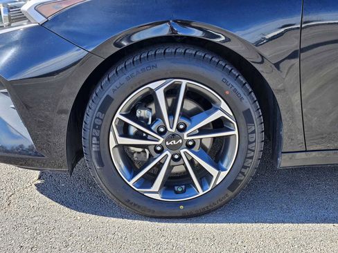 Used 2023 Kia Forte LXS image 9