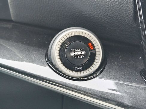 Used 2024 Jeep Wagoneer L 4WD w/ Premium Group I image 38