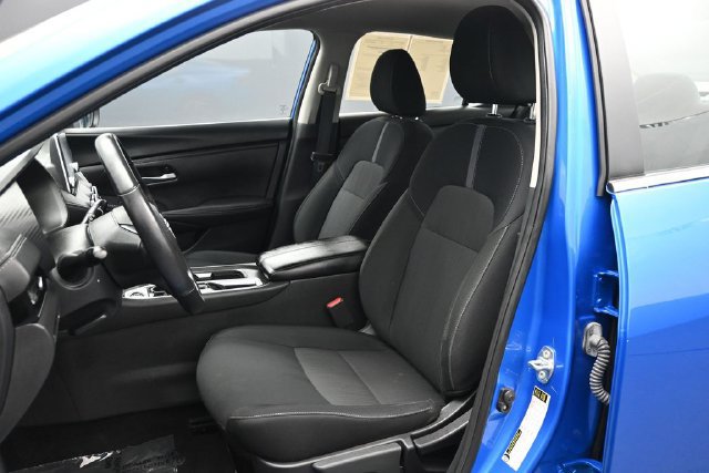 Used 2025 Nissan Sentra SV w/ All-Weather Package FWD image 5
