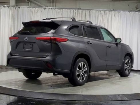 Used 2023 Toyota Highlander XLE image 8